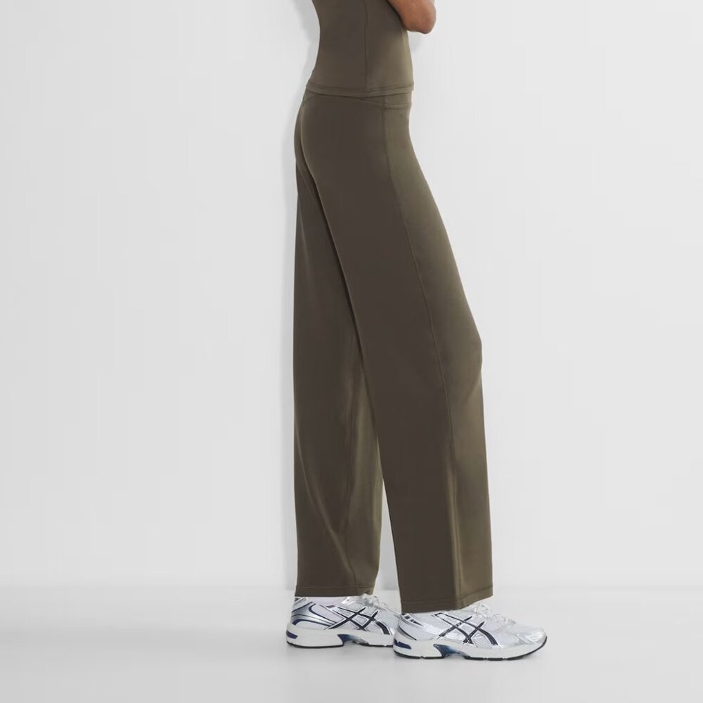 TNA ARITZIA X GOLDEN BUTTER Cheeky Asana Hi-Rise Wide Leg Pant Olive Green 8 - Picture 3 of 8